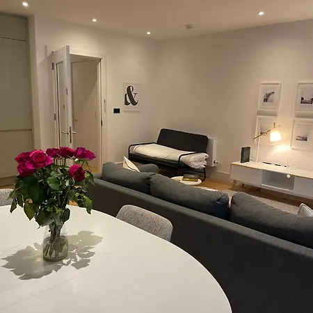 Mordern In Centre Apartment