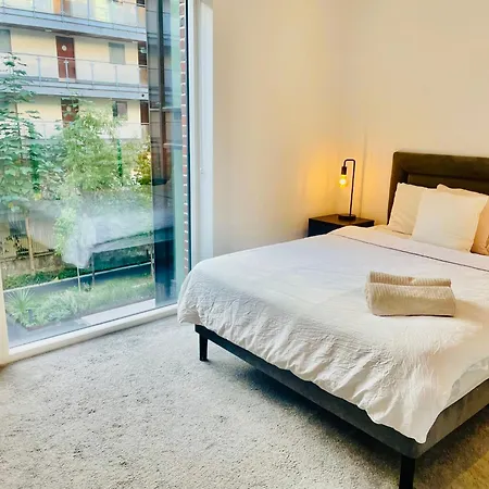 Mordern In Centre Apartment